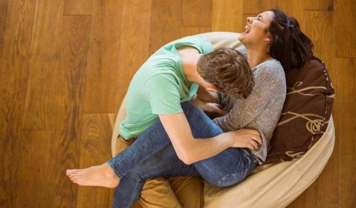¿Por qué no podemos hacernos cosquillas a nosotros mismos?