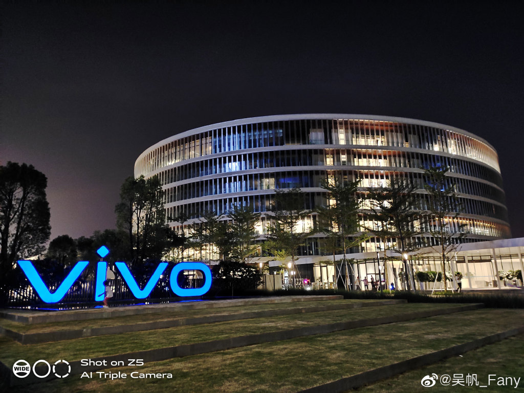 Muestra de cámara con logo de Vivo HQ Z5