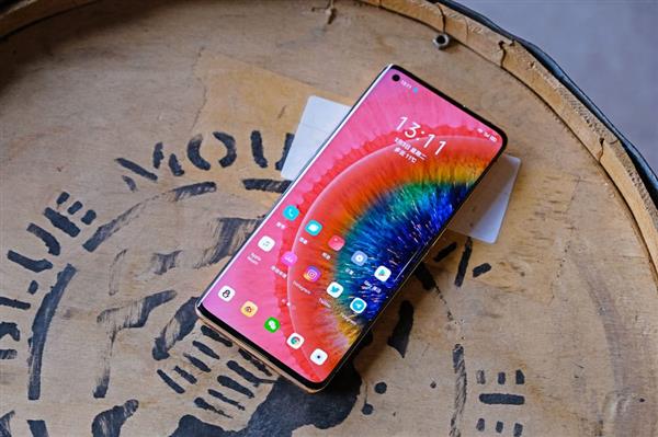 El teléfono inteligente insignia OPPO Find X3 para soporte de color de 10 bits de extremo a extremo