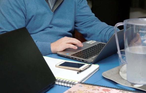 Digitalización comercial: qué tareas delegar y cuáles hacer por cuenta propia