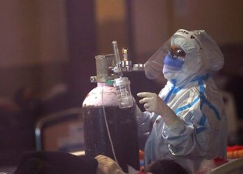 Long COVID-19 symptoms found in 40% of acute coronavirus patients, Max group study reveals