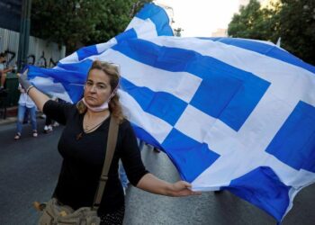 Greek police clash with protesters in rally against mandatory vaccinations
