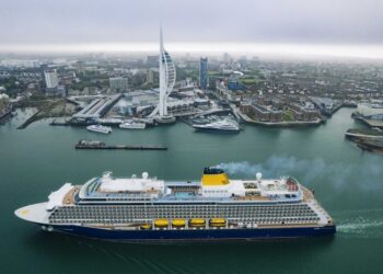 Spirit of Adventure arrives in Portsmouth for first time