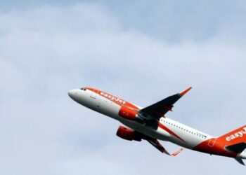 easyJet reports £318m loss for third quarter