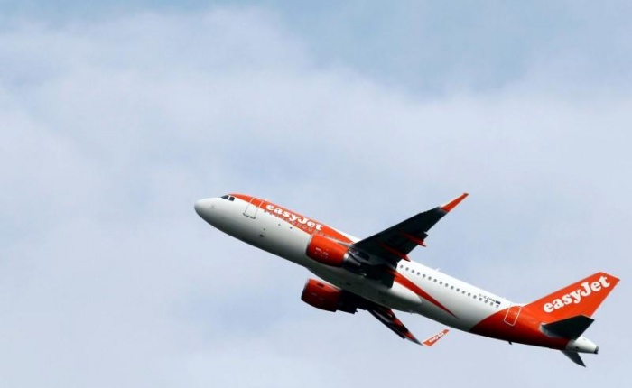 easyJet reports £318m loss for third quarter