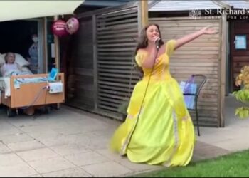 UK care centre throws surprise birthday party for 88-year-old bedridden patient, video goes viral