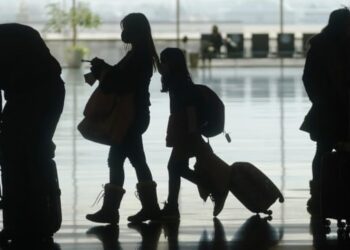 Travellers heading to US for COVID-19 vaccination amid shortages across the world, say officials