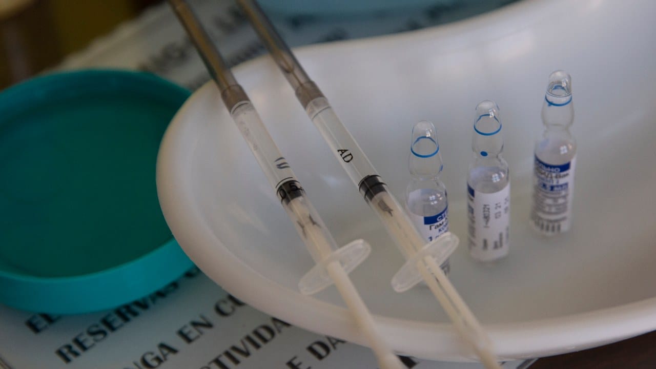 El ensayo de Azerbaiyán que estudia los efectos de las vacunas combinadas Sputnik y AstraZeneca arroja resultados positivos