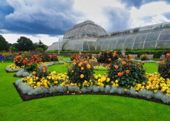 Kew Gardens tops England visitor attraction list