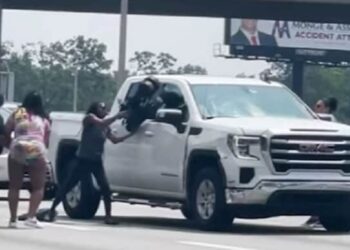 Watch: Good Samaritans smash windows of car to save unconscious driver's life, video goes viral