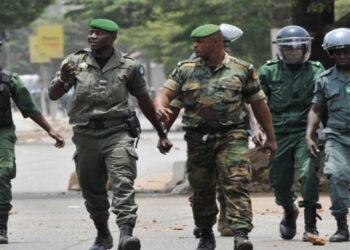 Heavy gunfire in Guinea capital Conakry; troops on streets, say witnesses