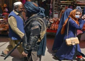 Arms dealers in Afghanistan make the most of US-left weapons