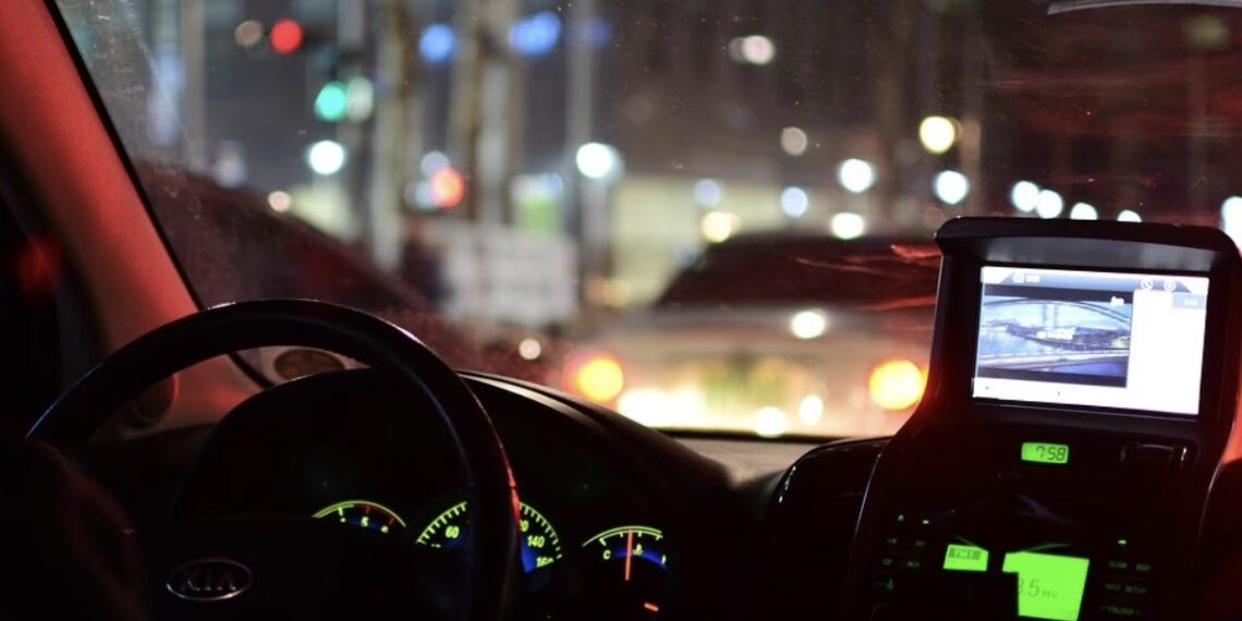 vehiculo interior noche