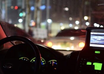 vehiculo interior noche