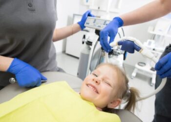 niña en dentista