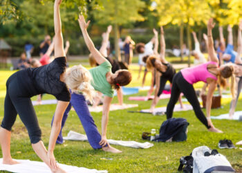 Beneficios de hacer yoga al aire libre