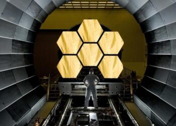 Telescopio James Webb captura imágenes de una estrella lejana