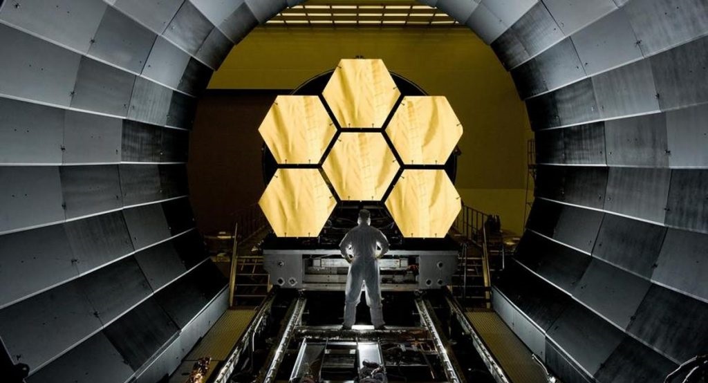 Telescopio James Webb captura imágenes de una estrella lejana