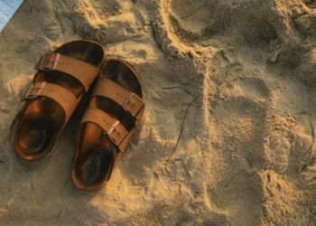 Birkenstock sandalias en playa