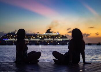 Mujeres en atardecer