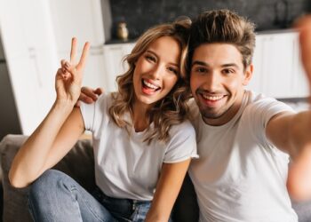 ¿A qué edad pierden la virginidad los españoles?