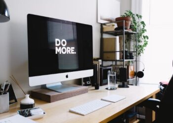 Mac con fondo de pantalla do more