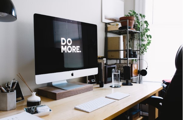 Mac con fondo de pantalla do more
