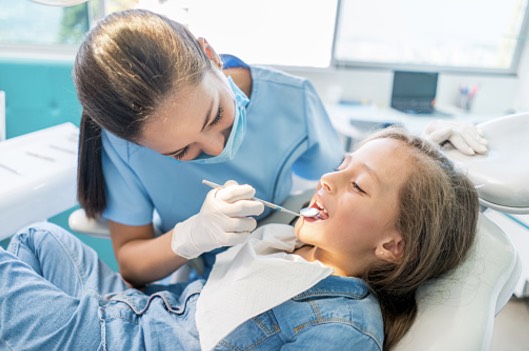¿Por qué acudir con regularidad al odontopediatra?
