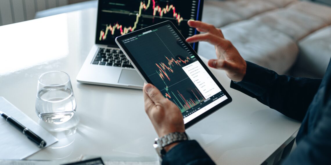 Vale la pena hacer trading en línea con FXORO en 2023