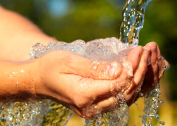El agua purificada es un recurso vital