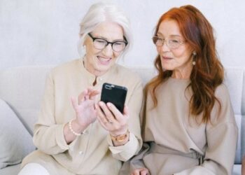¿Cuáles son las mejores funciones de teléfonos inteligentes para personas mayores?