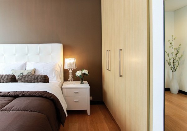 Habitación con armario empotrado