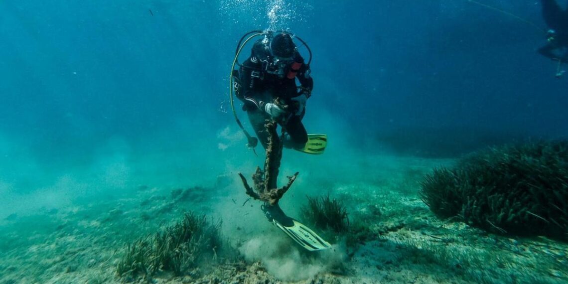 Ojos científicos bajo el mar, cuenta con buzos técnicos