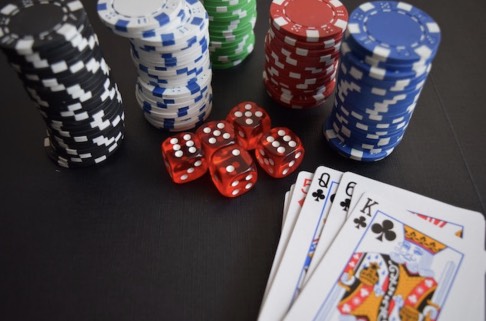 Casinos y salas de apuestas online: la forma segura y emocionante de jugar