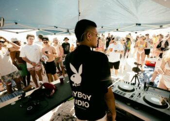 DJ en fiesta en playa