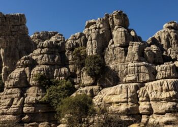 Visita el Torcal de Antequera estas vacaciones y déjate sorprender por este paraje natural
