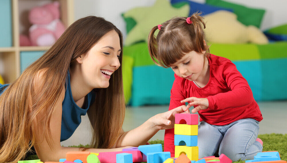 Cómo el juego de bloques para niños pequeños fomenta su desarrollo cognitivo