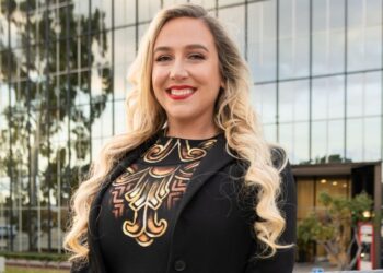 Alexandra Lozano abogada de inmigración