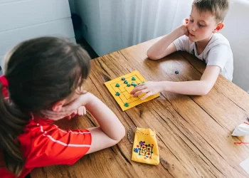 Cómo los juegos de resolución de problemas para niños pueden mejorar su habilidad cognitiva