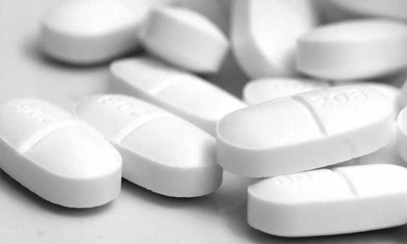 La prednisolona es usada para tratar la piel