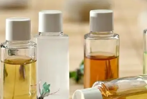Beneficios de limpiar el rostro con aceite