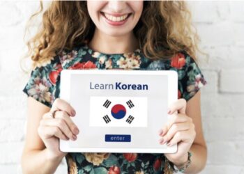 Chica aprendiendo coreano online
