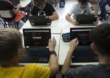 Jóvenes estudiantes han hecho uso de ChatGPT para estudiar mejor