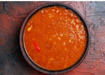 El encanto ahumado de la salsa tatemada: un viaje por los sabores tradicionales de México