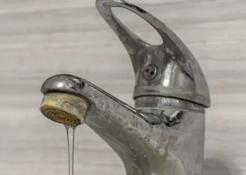 ¿Cómo eliminar el sarro de la cocina y el baño?