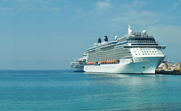 Ferries y escapadas románticas: cómo planificar un viaje en pareja por las islas españolas