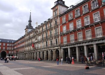 Viajar en grupo a La Rioja: planes originales que van más allá del vino