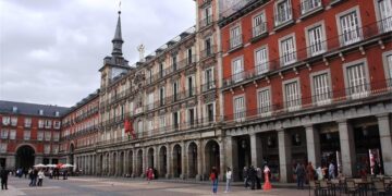 Viajar en grupo a La Rioja: planes originales que van más allá del vino